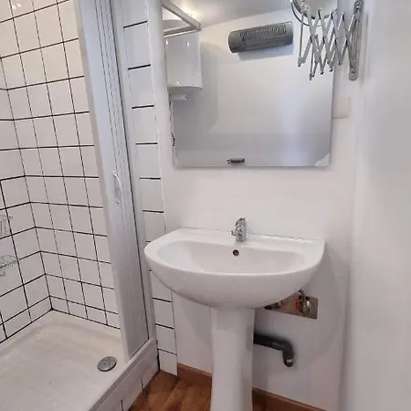 Le Petit Chateau Avesnois - En Rez-de-chaussee Apartman *