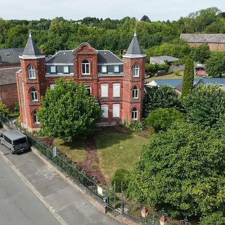 Le Petit Chateau Avesnois - En Rez-de-chaussee Daire *